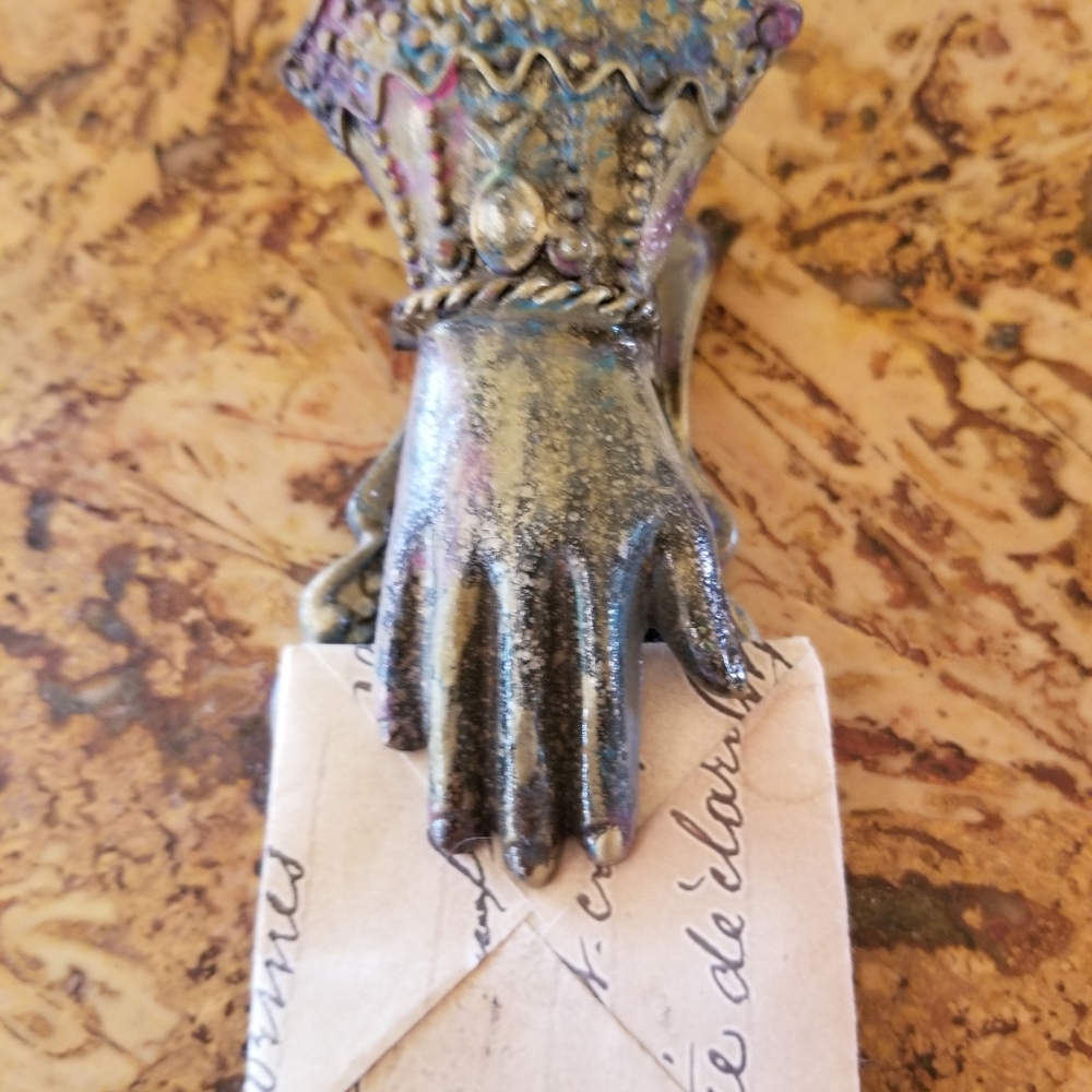 Metal hand with spring clamp